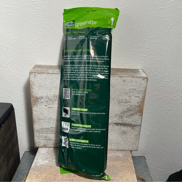 One Greenlite Tier 1 Advanced 7 Outlet Surge Power Strip 1440 Joules For TV, PC - Picture 2 of 16